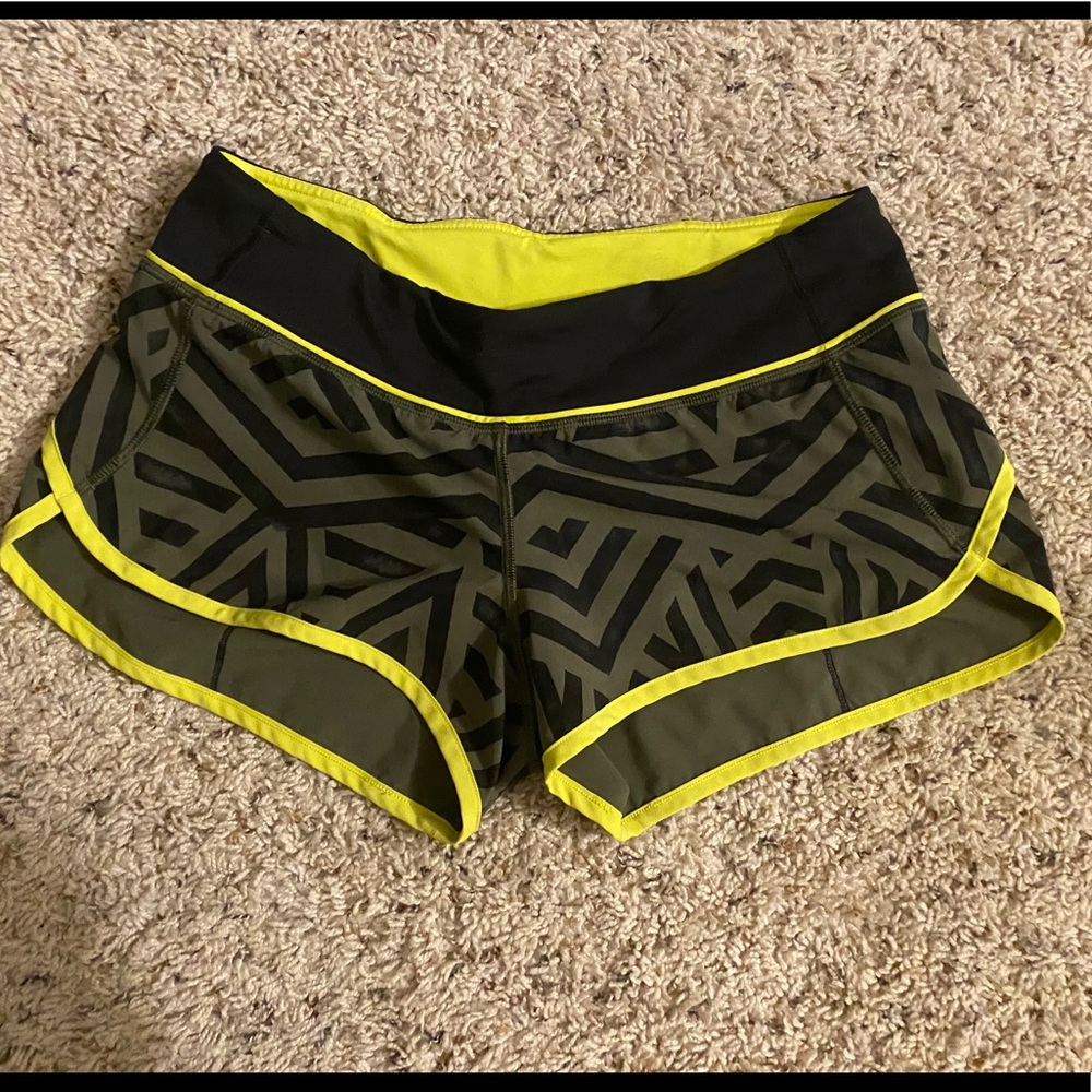 LULULEMON Speed Up Shorts Size 6